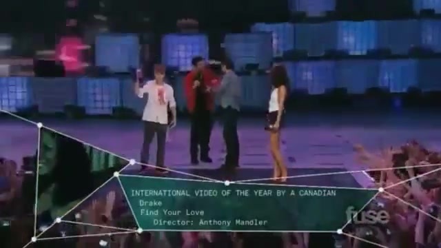 02 206 - Flirting with Selena Gomez Justin Bieber at Mmva 2011