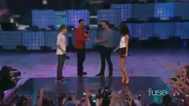 02 227 - Flirting with Selena Gomez Justin Bieber at Mmva 2011