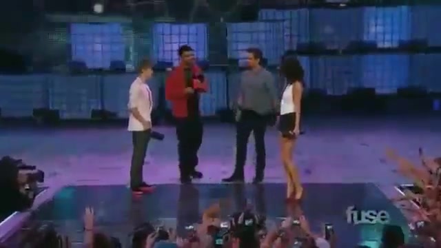 02 229 - Flirting with Selena Gomez Justin Bieber at Mmva 2011