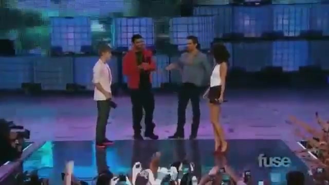 02 231 - Flirting with Selena Gomez Justin Bieber at Mmva 2011