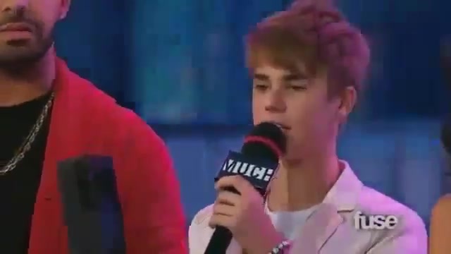 02 343 - Flirting with Selena Gomez Justin Bieber at Mmva 2011