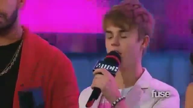 02 344 - Flirting with Selena Gomez Justin Bieber at Mmva 2011