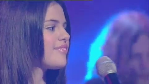 03 322 - Chat Disney teen star Selena Gomez GMTV Naturally