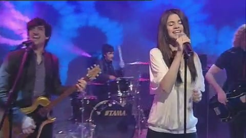 03 338 - Chat Disney teen star Selena Gomez GMTV Naturally