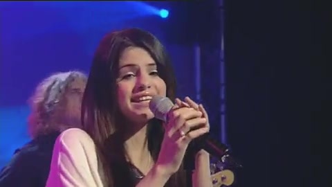 03 342 - Chat Disney teen star Selena Gomez GMTV Naturally