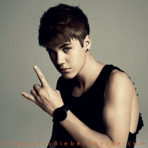 justin-bieber-photoshoot-2012-vmagazine-fingers - pentru JustinBiber