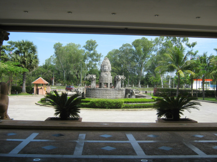 Siem Reap - intraarea hotelulului Angkor Howard