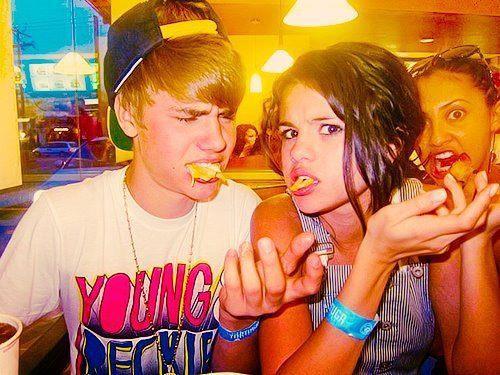 397539_316477551723537_258809174157042_788271_1720720709_n - Justin Bieber 4