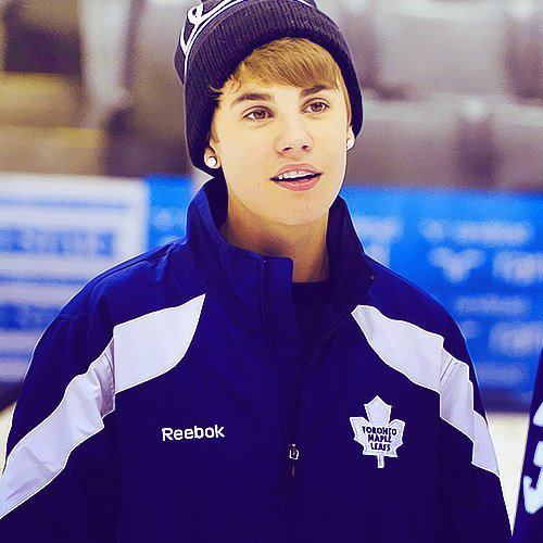 407535_324554474249178_258809174157042_804602_940020351_n - Justin Bieber 4