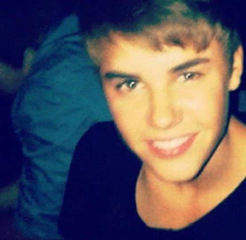 408858_229327047151631_100002230135480_498707_23780222_n - Justin Bieber 4