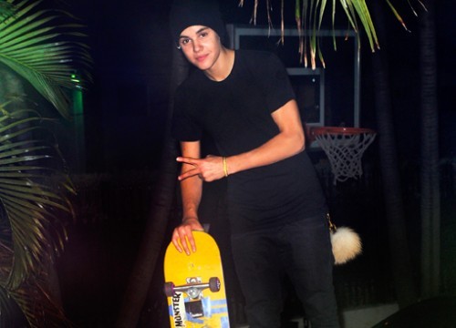 justin-bieber-skateboarding-miami-500x360