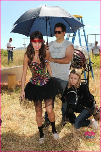 417027_296291830426493_119049044817440_723612_1764510097_n - Selena Gomez 4