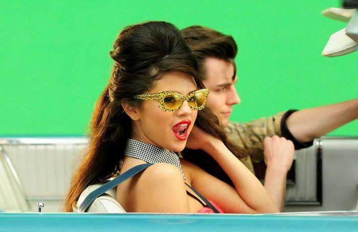 420427_296302297092113_119049044817440_723628_1589332028_n - Selena Gomez 4