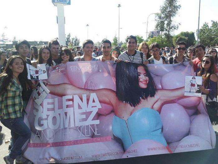 426263_292362180819458_119049044817440_715389_806472824_n - Selena Gomez 4