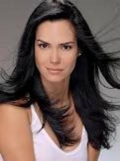 descărcare (12) - Scarlet Ortiz