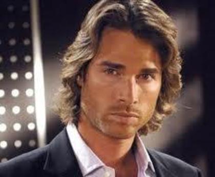 380519_268595579860882_197070910346683_672553_1614309648_n - Sebastian Rulli