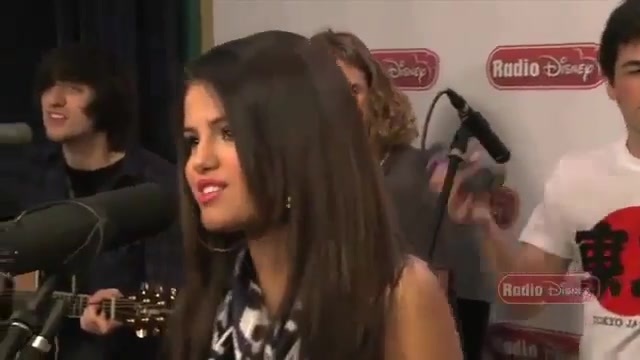 Live Acoustic Performance - Radio Disney - Who says 143