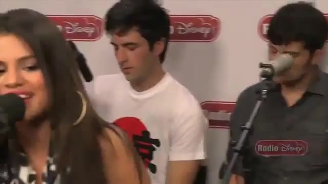 Live Acoustic Performance - Radio Disney - Who says 279