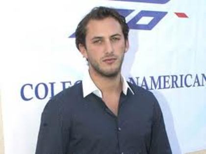 images (25) - Sebastian Zurita