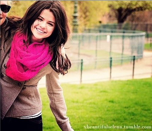 cats-crop - 0     I love Selena forever