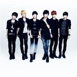 =boyfriend+korean+band poze&hl=ro&prmd=imvns&tbm=isch&tbo=u&sourceX&ei=0nMyT8-b