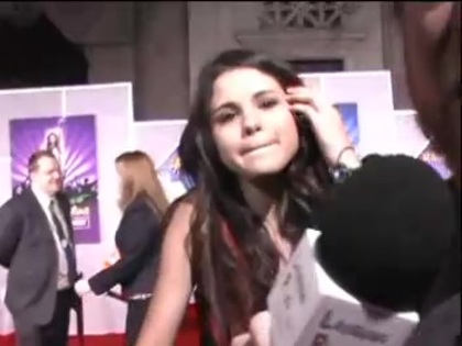 Selena Gomez at the Premiere for Hannah Montana Concert 003 - Selena Gomez at the Premiere for Hannah Montana concert