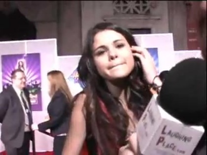 Selena Gomez at the Premiere for Hannah Montana Concert 004 - Selena Gomez at the Premiere for Hannah Montana concert