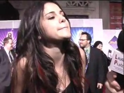 Selena Gomez at the Premiere for Hannah Montana Concert 011