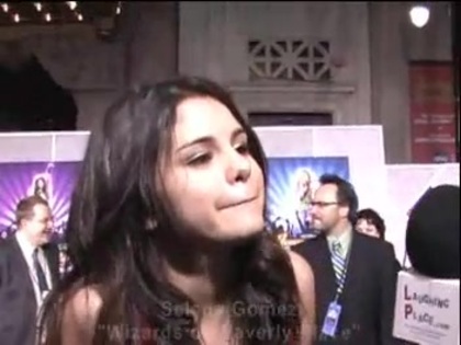 Selena Gomez at the Premiere for Hannah Montana Concert 014 - Selena Gomez at the Premiere for Hannah Montana concert