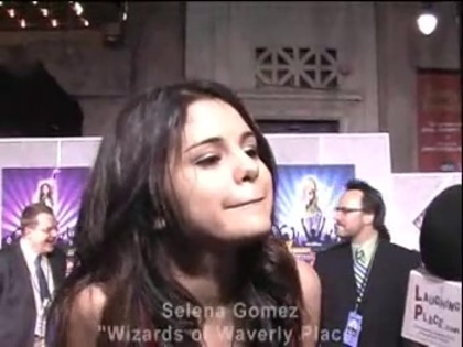 Selena Gomez at the Premiere for Hannah Montana Concert 016 - Selena Gomez at the Premiere for Hannah Montana concert