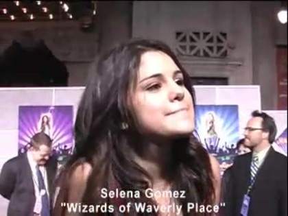 Selena Gomez at the Premiere for Hannah Montana Concert 020