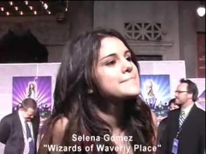 Selena Gomez at the Premiere for Hannah Montana Concert 021 - Selena Gomez at the Premiere for Hannah Montana concert