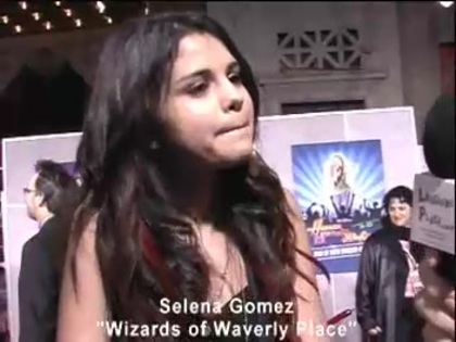 Selena Gomez at the Premiere for Hannah Montana Concert 049 - Selena Gomez at the Premiere for Hannah Montana concert