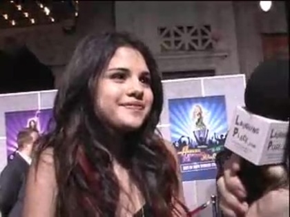 Selena Gomez at the Premiere for Hannah Montana Concert 087 - Selena Gomez at the Premiere for Hannah Montana concert