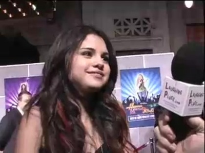 Selena Gomez at the Premiere for Hannah Montana Concert 094 - Selena Gomez at the Premiere for Hannah Montana concert
