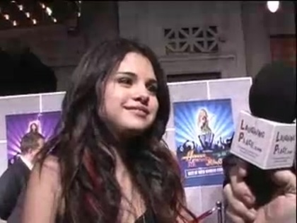 Selena Gomez at the Premiere for Hannah Montana Concert 097 - Selena Gomez at the Premiere for Hannah Montana concert
