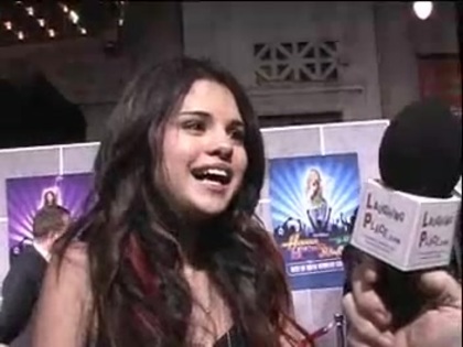 Selena Gomez at the Premiere for Hannah Montana Concert 100 - Selena Gomez at the Premiere for Hannah Montana concert