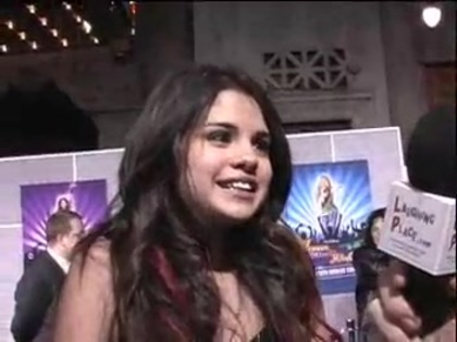 Selena Gomez at the Premiere for Hannah Montana Concert 105 - Selena Gomez at the Premiere for Hannah Montana concert
