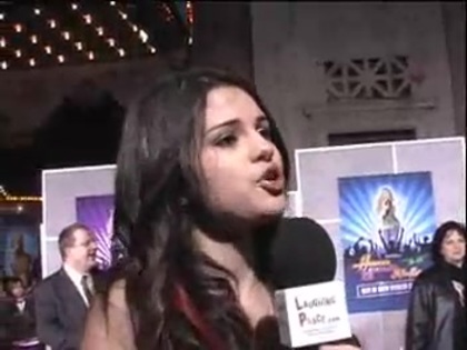 Selena Gomez at the Premiere for Hannah Montana Concert 145 - Selena Gomez at the Premiere for Hannah Montana concert
