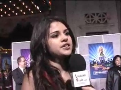 Selena Gomez at the Premiere for Hannah Montana Concert 147 - Selena Gomez at the Premiere for Hannah Montana concert