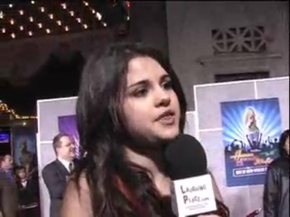 Selena Gomez at the Premiere for Hannah Montana Concert 149 - Selena Gomez at the Premiere for Hannah Montana concert
