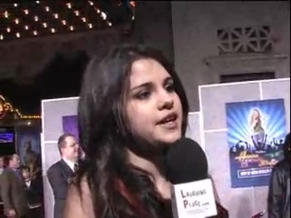 Selena Gomez at the Premiere for Hannah Montana Concert 150 - Selena Gomez at the Premiere for Hannah Montana concert
