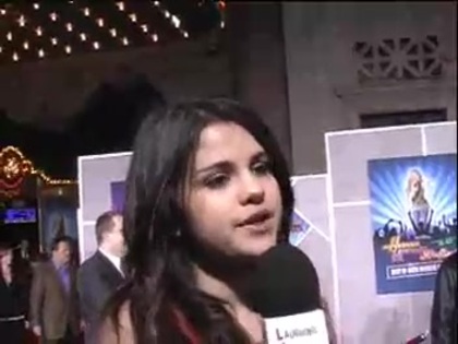Selena Gomez at the Premiere for Hannah Montana Concert 156 - Selena Gomez at the Premiere for Hannah Montana concert