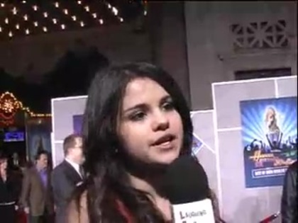 Selena Gomez at the Premiere for Hannah Montana Concert 157 - Selena Gomez at the Premiere for Hannah Montana concert