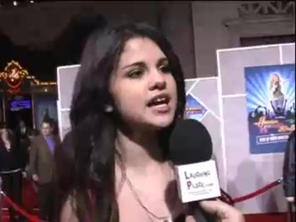 Selena Gomez at the Premiere for Hannah Montana Concert 168 - Selena Gomez at the Premiere for Hannah Montana concert