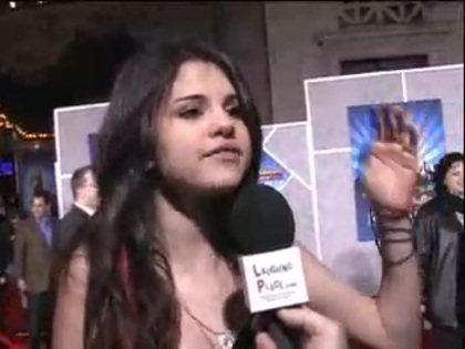 Selena Gomez at the Premiere for Hannah Montana Concert 177 - Selena Gomez at the Premiere for Hannah Montana concert