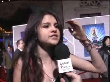 Selena Gomez at the Premiere for Hannah Montana Concert 178 - Selena Gomez at the Premiere for Hannah Montana concert