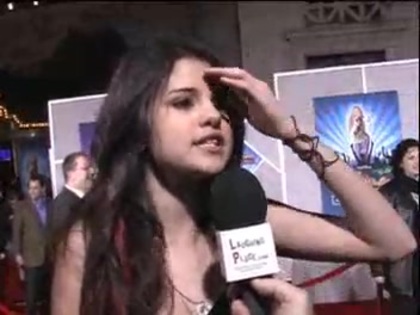 Selena Gomez at the Premiere for Hannah Montana Concert 179 - Selena Gomez at the Premiere for Hannah Montana concert