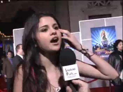 Selena Gomez at the Premiere for Hannah Montana Concert 183 - Selena Gomez at the Premiere for Hannah Montana concert
