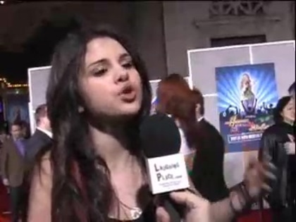 Selena Gomez at the Premiere for Hannah Montana Concert 188 - Selena Gomez at the Premiere for Hannah Montana concert